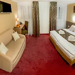 Hotel Wellness Hluboky Dvur 3*