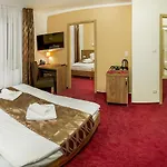 Hotel Wellness Hluboky Dvur 3*